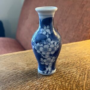Vintage Japanese Miniature Blue & White Floral Vase 4”